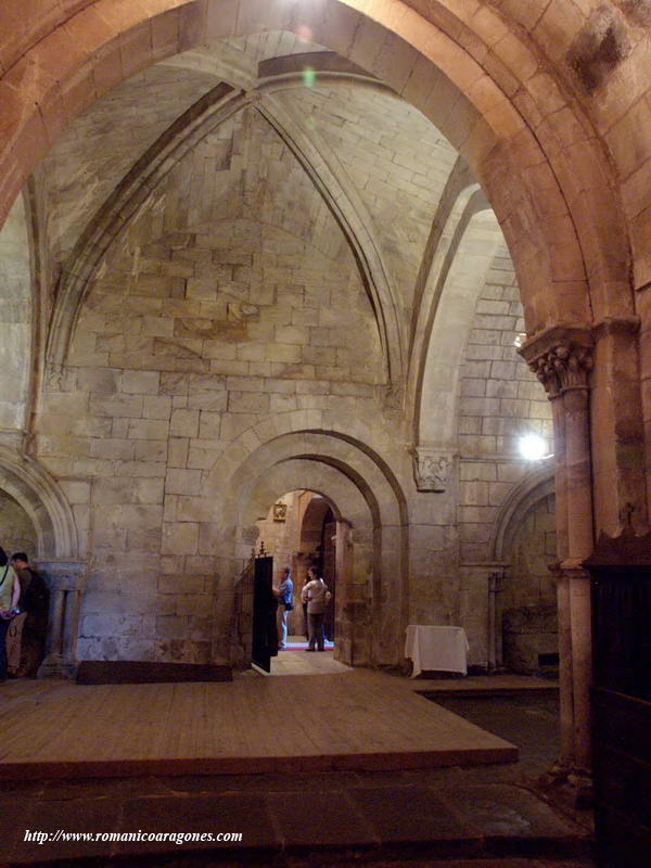 MURO NORTE DEL TEMPLO CON PORTADA, DESDE EL INTERIOR DE LA ESTANCIA ADOSADA